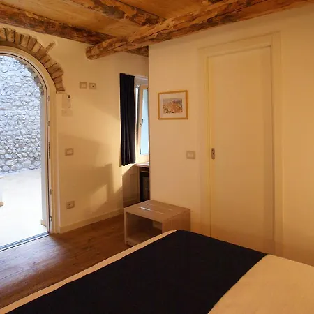 Antica Corte Bed and Breakfast *