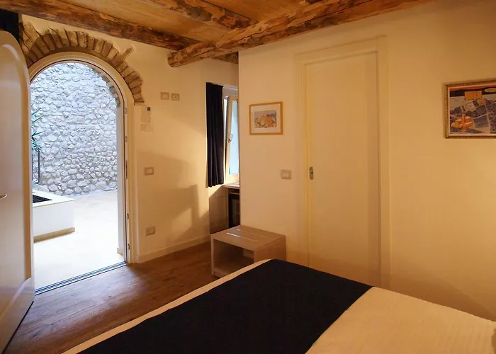 Antica Corte Bed & Breakfast *